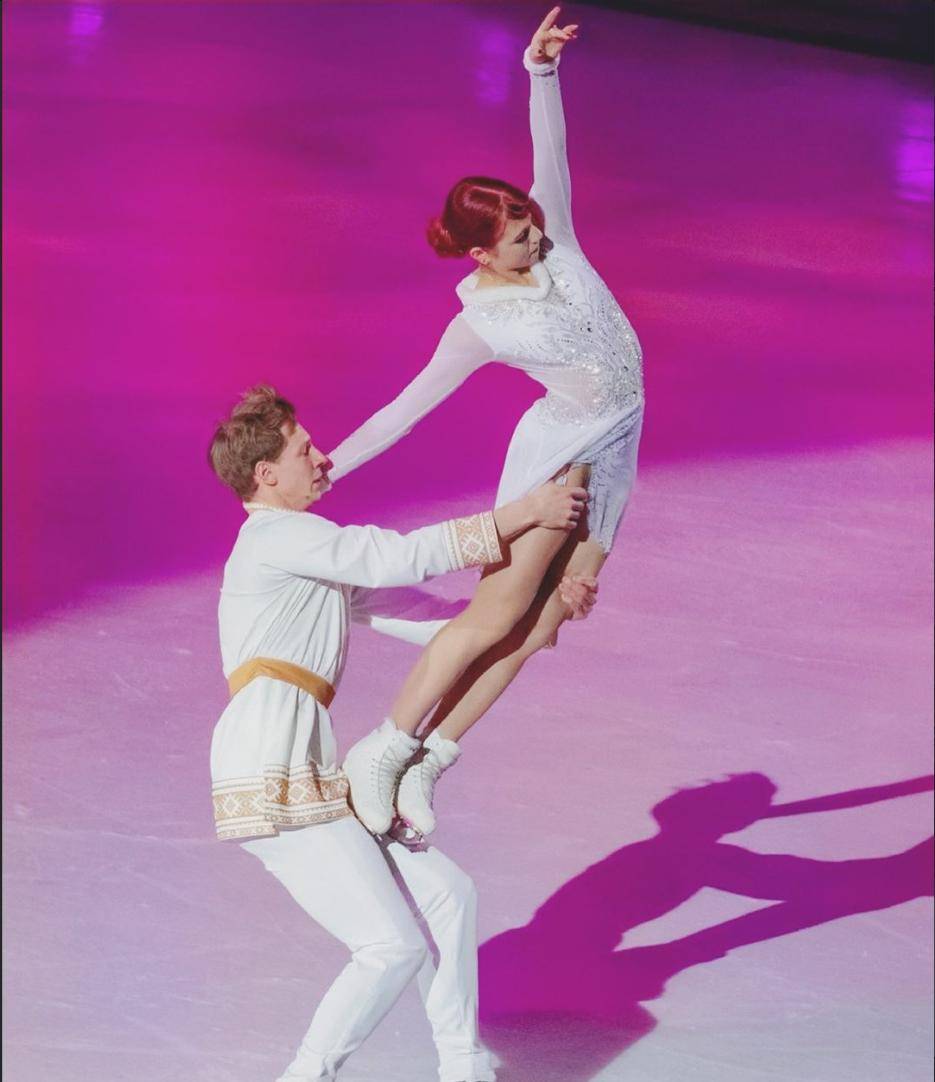 冰上舞蹈大赛:优雅与速度的结合 冰上舞蹈大赛:优雅与速度的结合