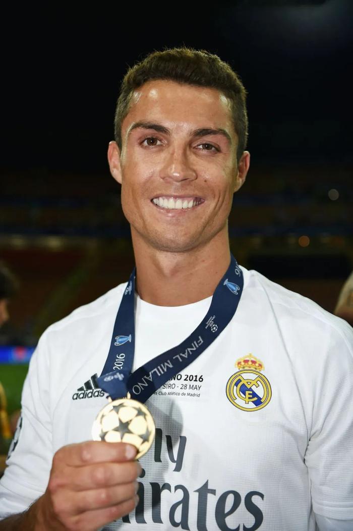 传奇回归！C罗助球队晋级欧冠四强