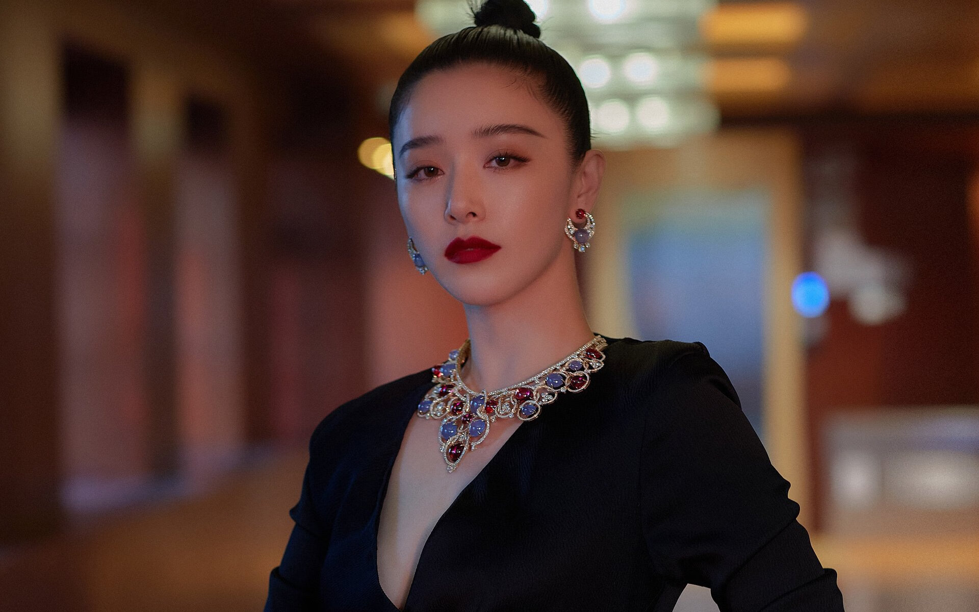 图穆亚凭借精准传球与极强的突破能力,在橄榄球锦标赛中大放异彩