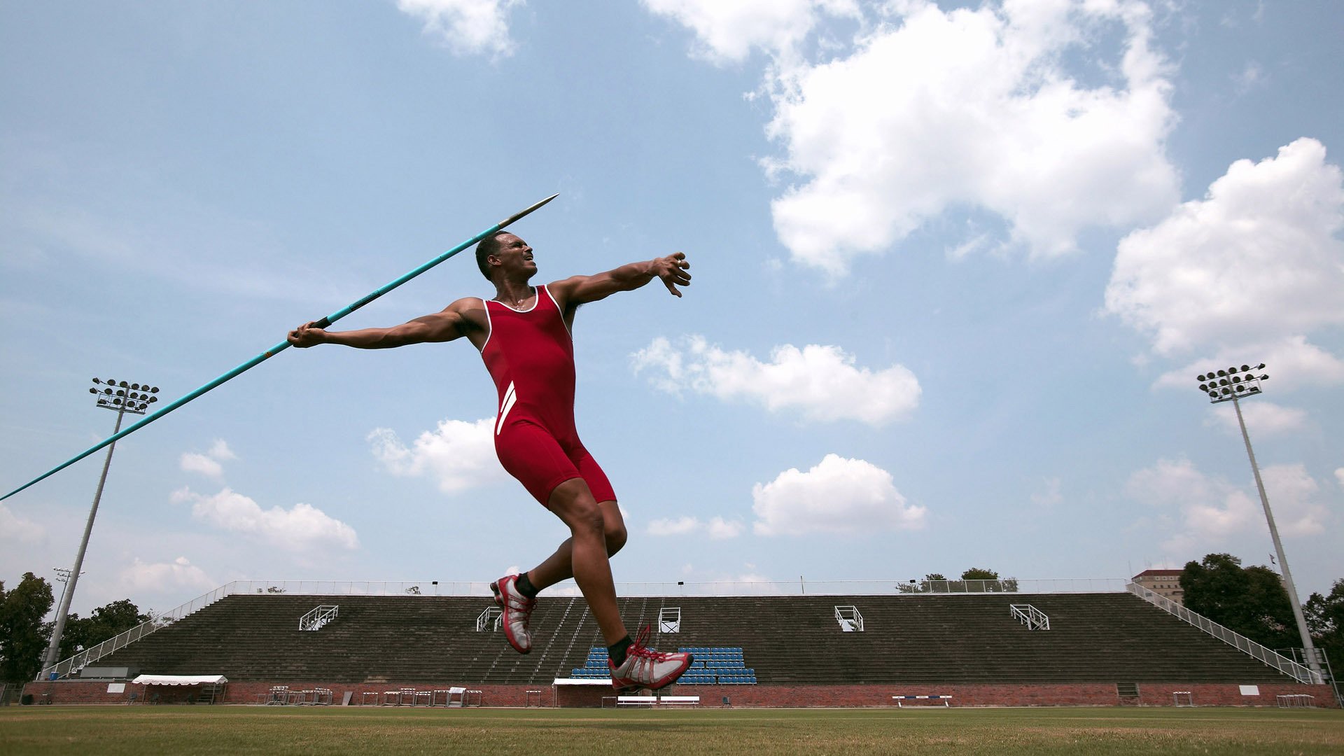 _云中跳伞：飞跃天际的极限体验_，空中飞云