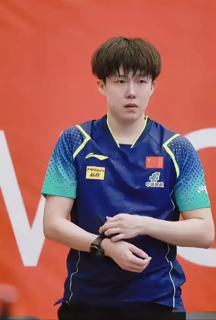 包含乐鱼体育:年轻中场严鼎皓“潜力无限”，球迷：希望他能成为中国足球的中场核心！的词条