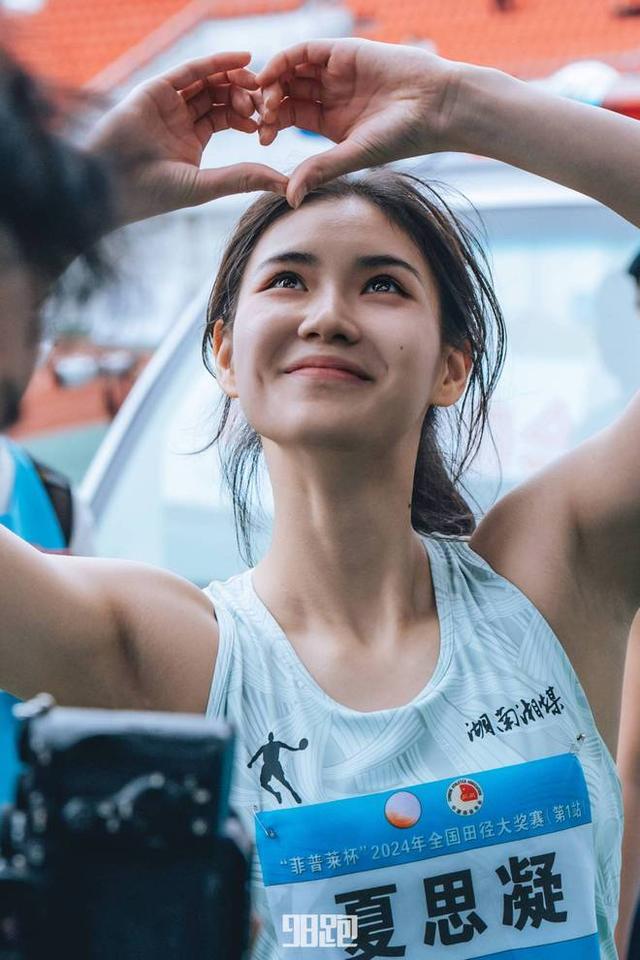关于乐鱼体育:田径运动员的坚持与梦想，感人的故事分享的信息