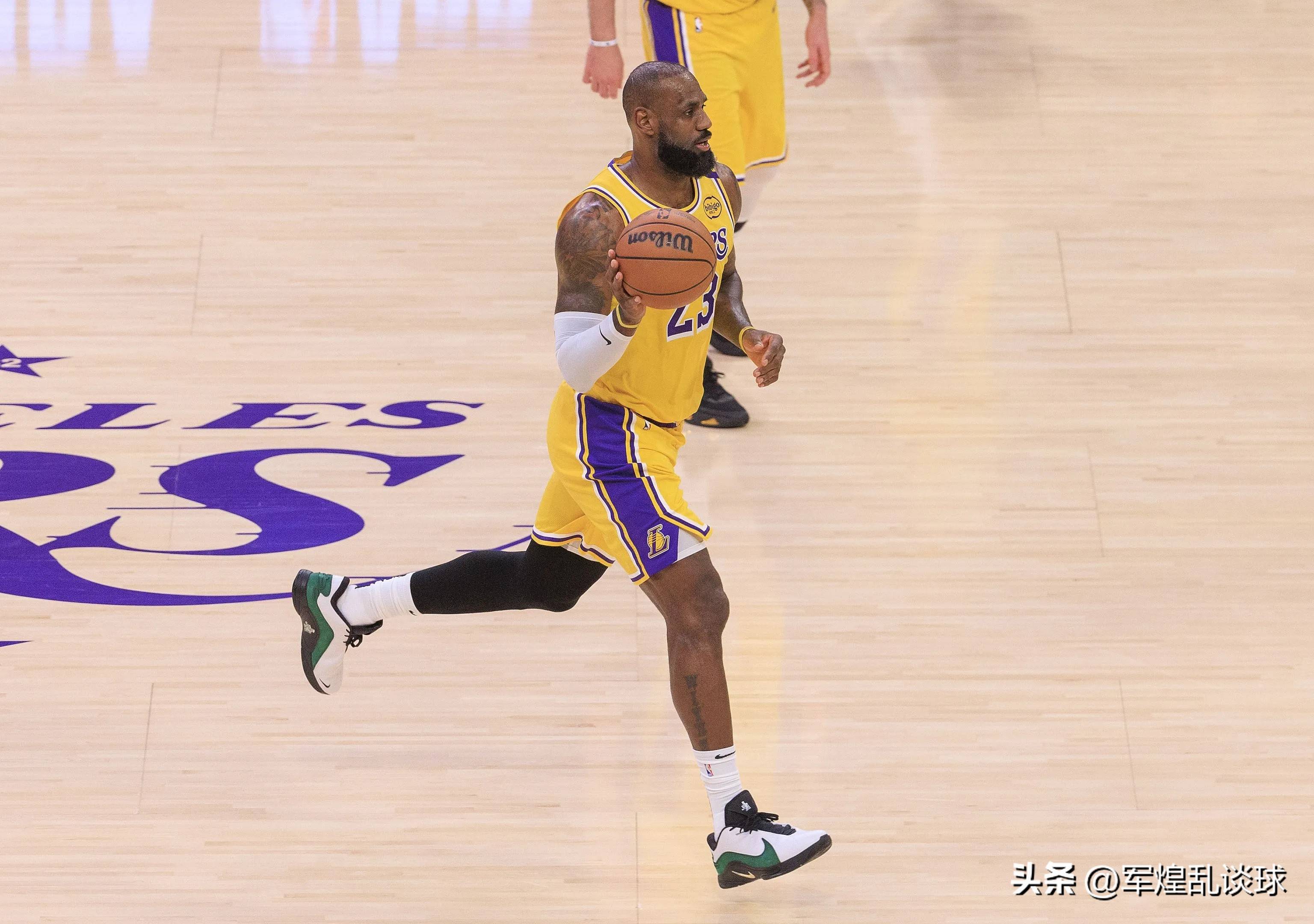 乐鱼体育:湖人队新赛季的战术演练：如何提升进攻效率和防守强度？的简单介绍